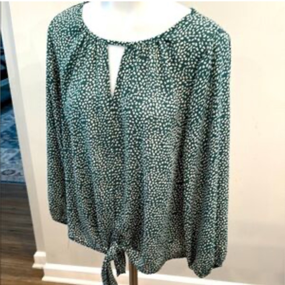 Green Relaxed Blouse with Lightweight Fabric